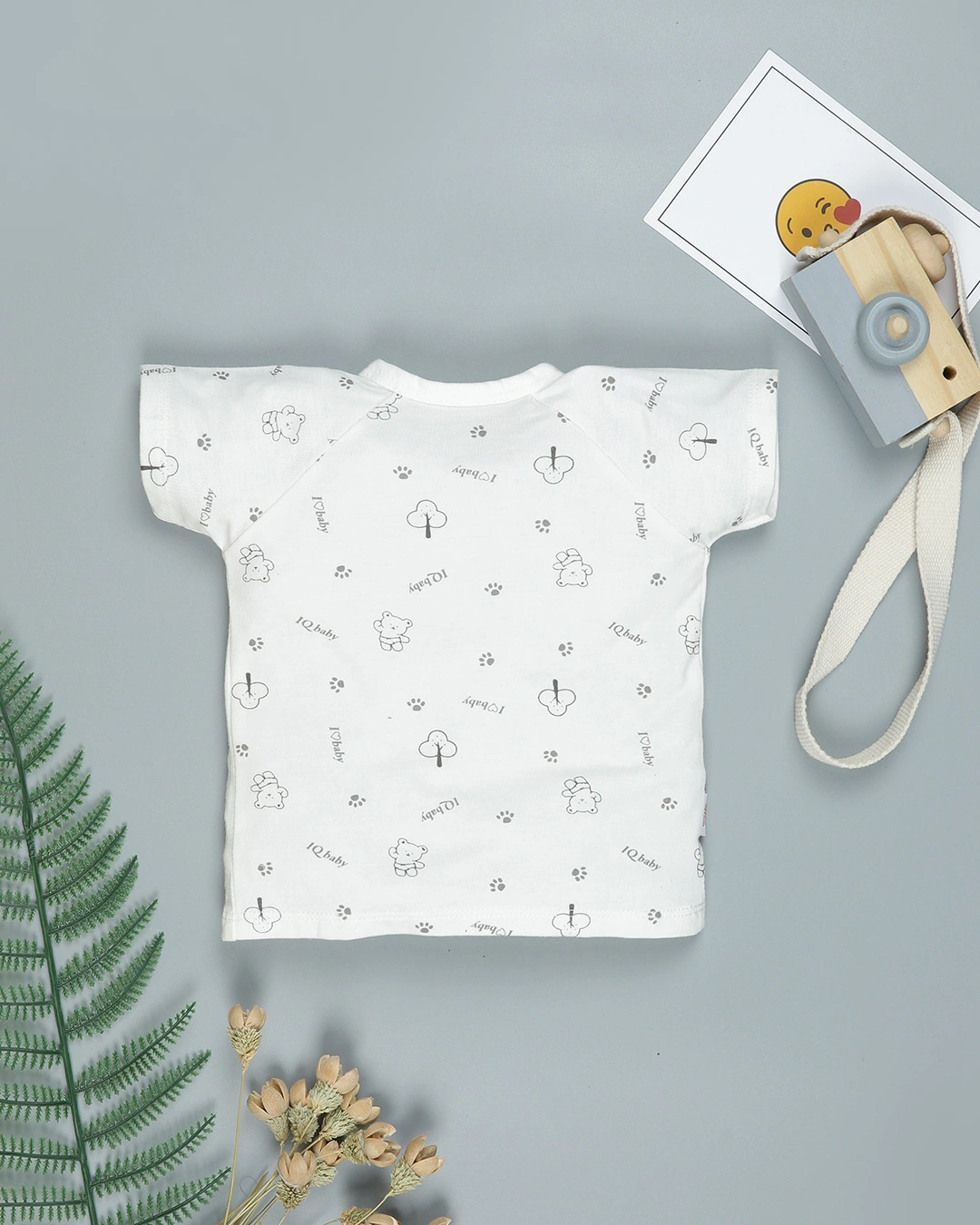 Combo 2 áo tay ngắn in cá heo xanh và em bé IQ Baby màu trắng 23