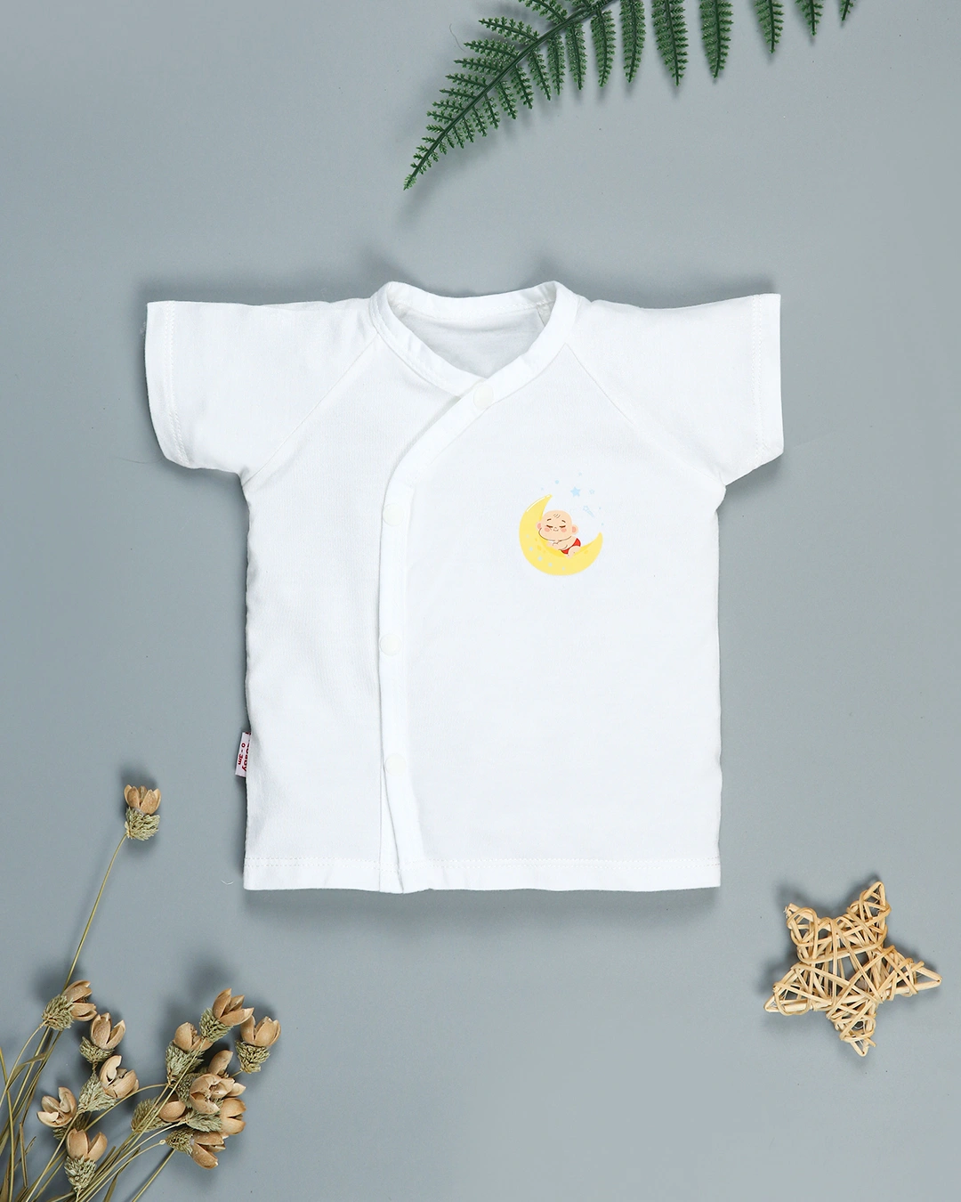 Combo 2 áo tay ngắn in cá heo xanh và em bé IQ Baby màu trắng 16