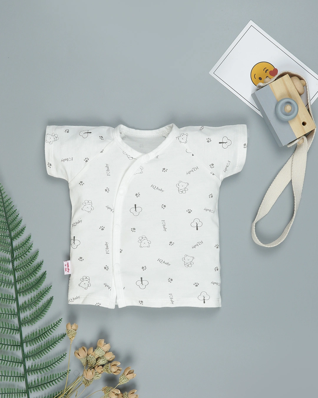 Combo 2 áo tay ngắn in cá heo xanh và em bé IQ Baby màu trắng 22