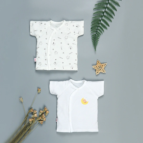 Combo 2 áo tay ngắn in cá heo xanh và em bé IQ Baby màu trắng 15