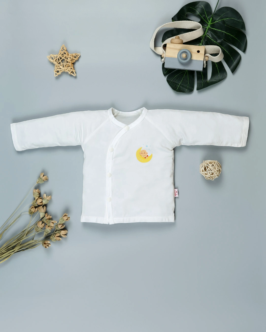 Combo 2 áo tay dài in cá heo xanh và em bé IQ Baby màu trắng 21