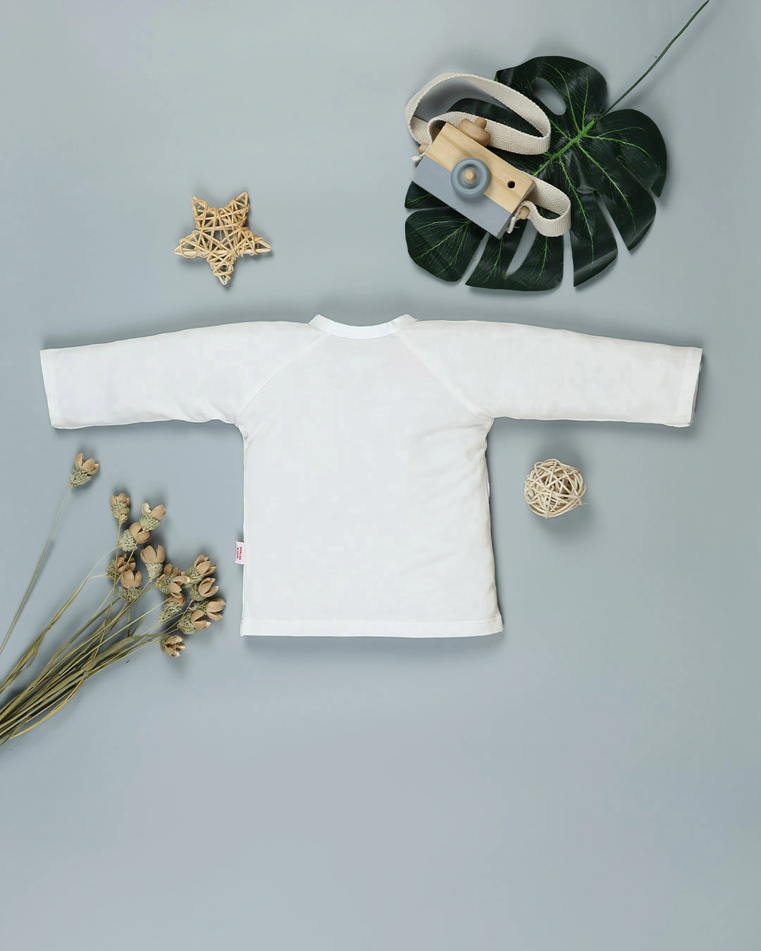 Combo 2 áo tay dài in cá heo xanh và em bé IQ Baby màu trắng 22