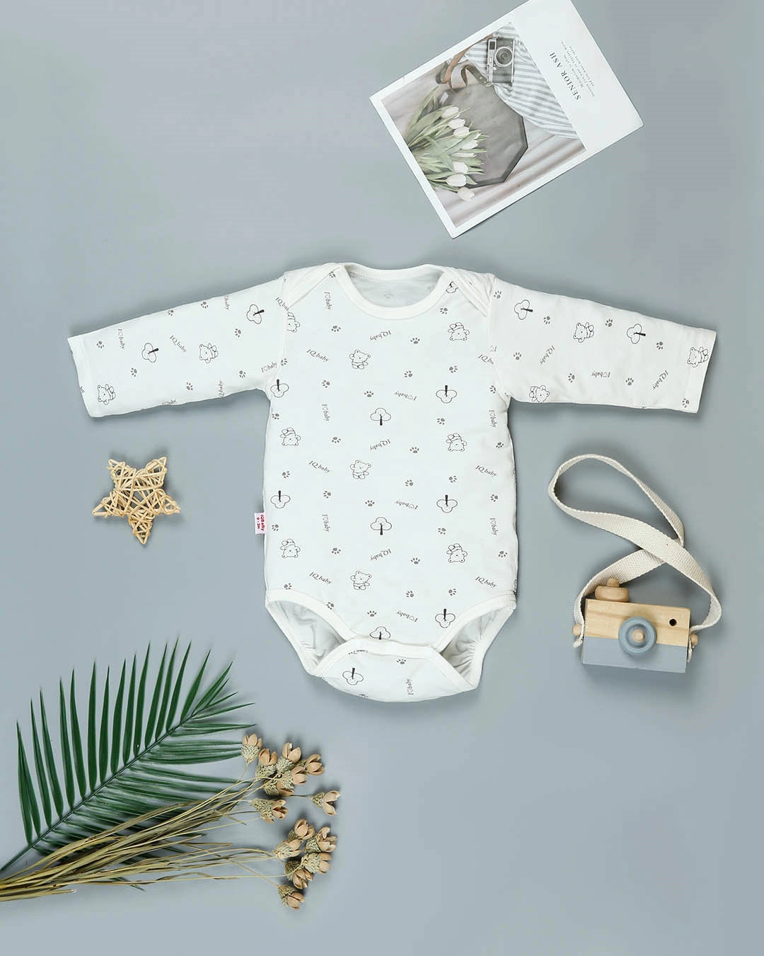 Combo 2 bodysuit tay dài in gấu xám và em bé IQ Baby màu trắng 8