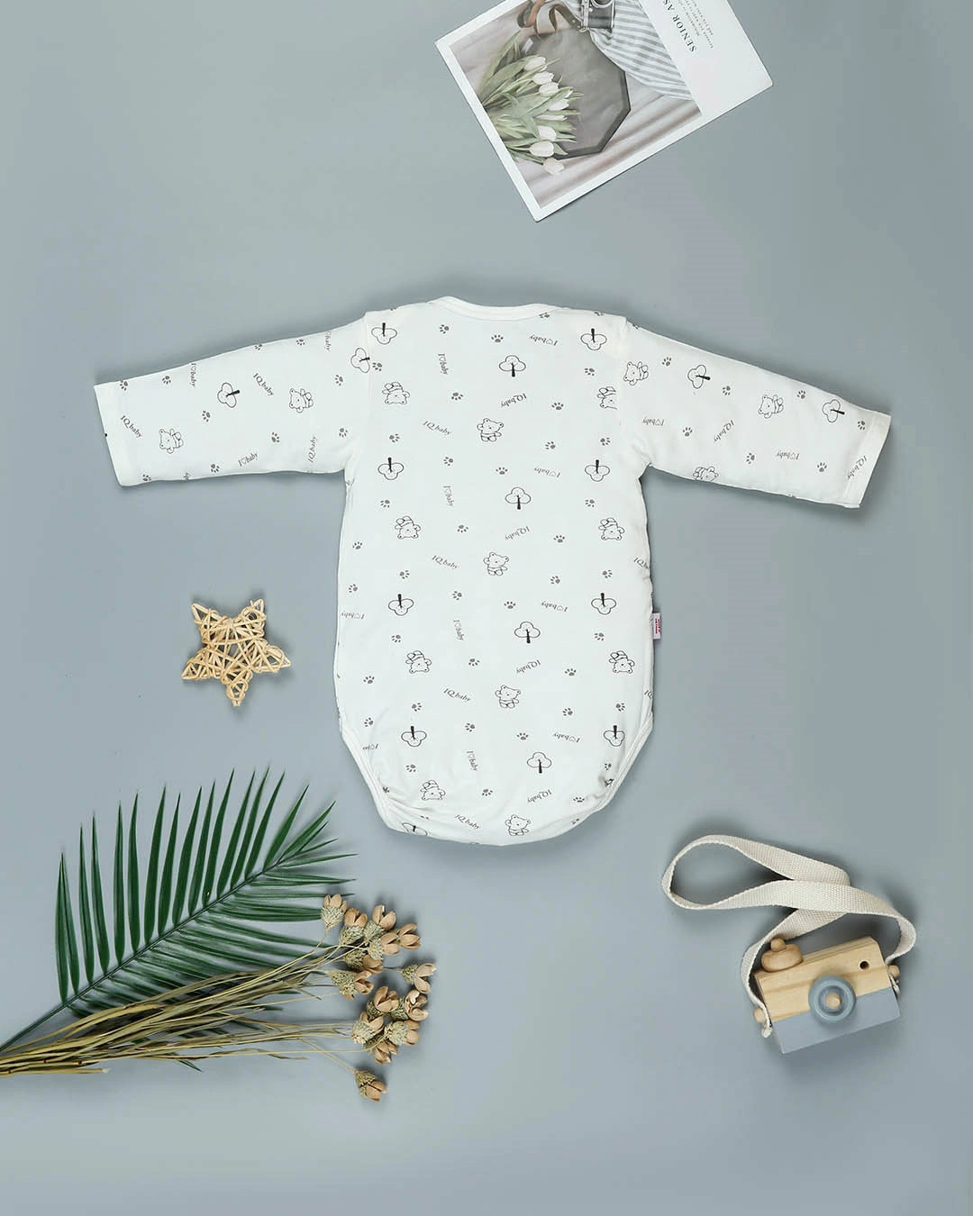 Combo 2 bodysuit tay dài in gấu xám và em bé IQ Baby màu trắng 9