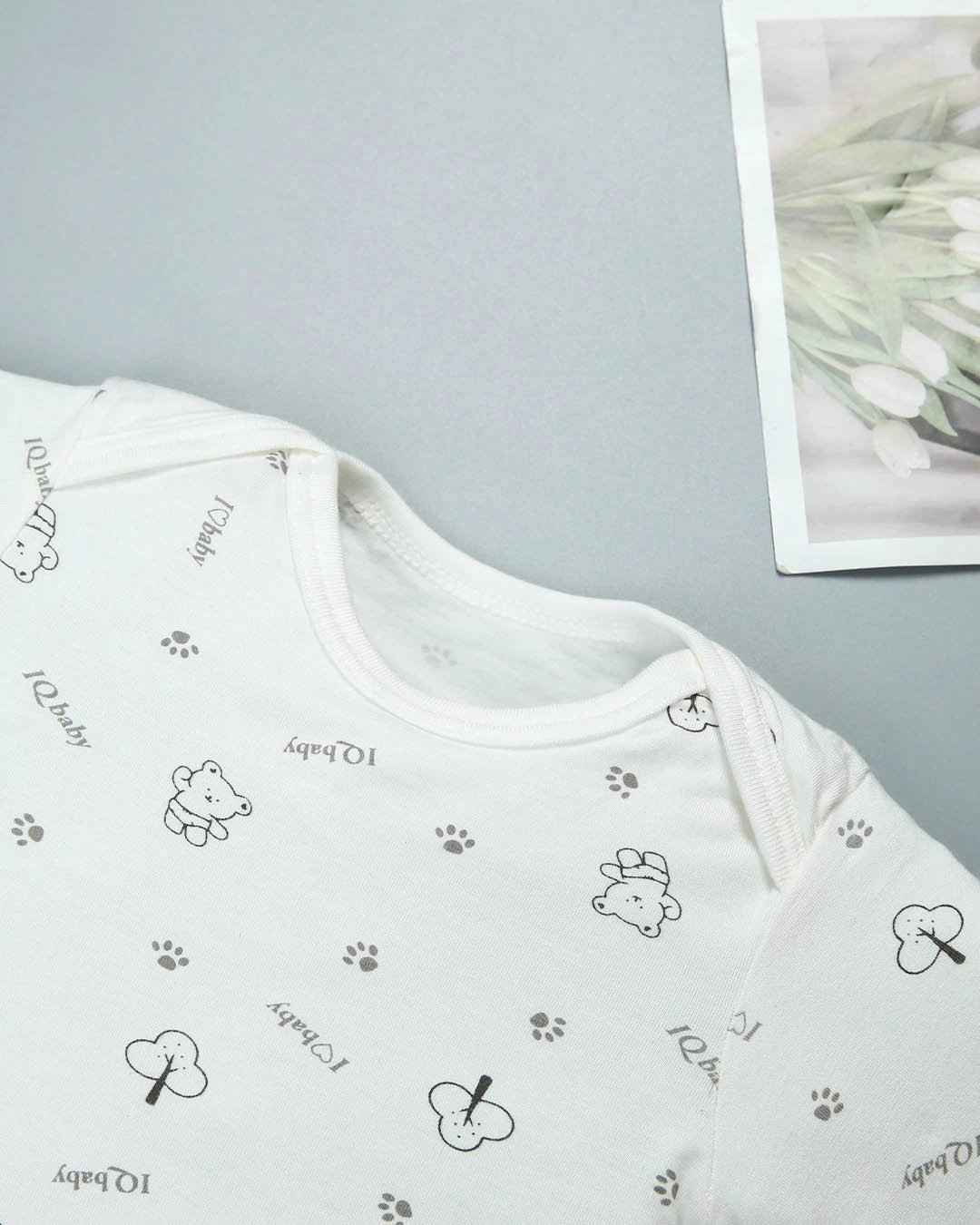 Combo 2 bodysuit tay dài in gấu xám và em bé IQ Baby màu trắng 10
