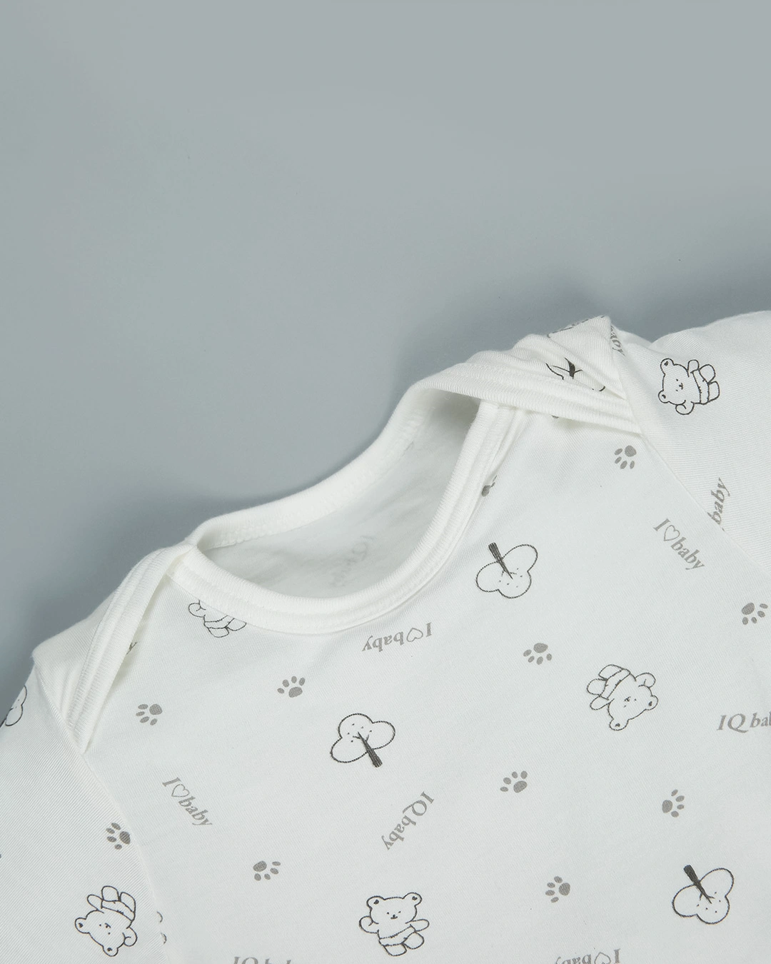 Combo 2 bodysuit tay ngắn in cá heo xanh và em bé IQ Baby màu trắng 27