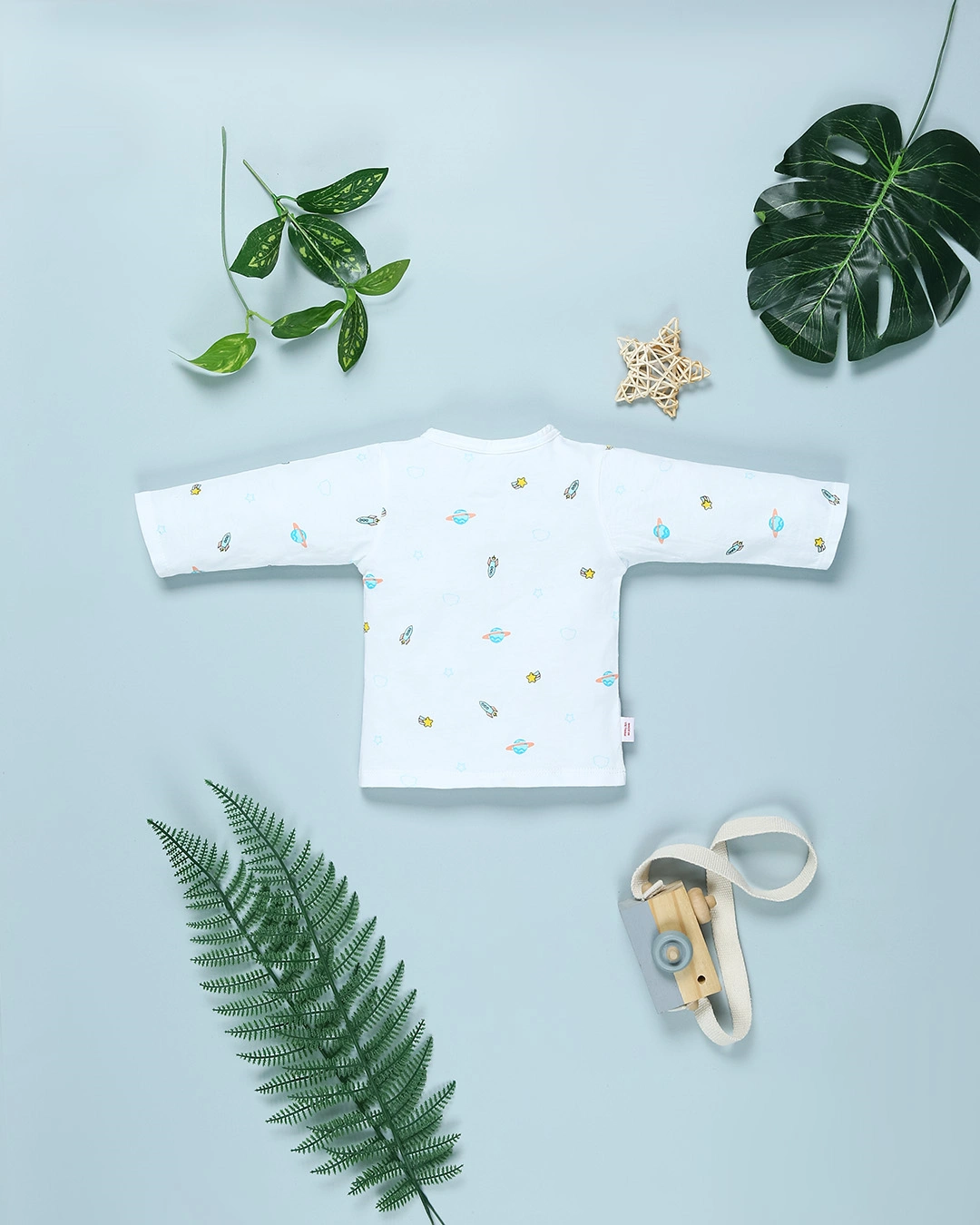 Áo tay dài in quả địa cầu IQ Baby màu trắng 2