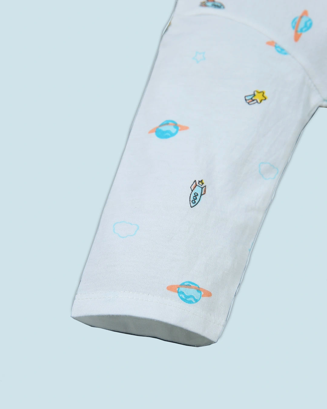 Áo tay dài in quả địa cầu IQ Baby màu trắng 4