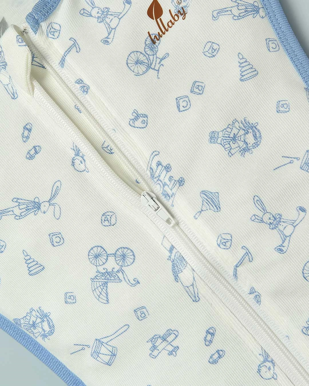 Nhộng chũn có khóa Lullaby NH849R 1 - 3 tháng màu trắng 12