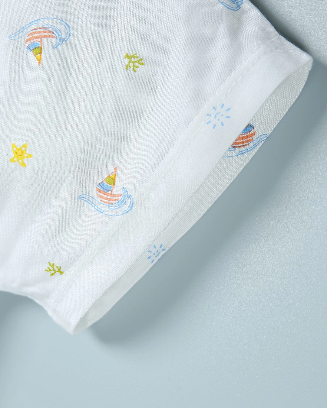 Quần ngắn in thuyền IQ Baby màu trắng 3