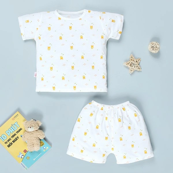 Bộ tay ngắn in hình hươu IQ Baby màu trắng 1