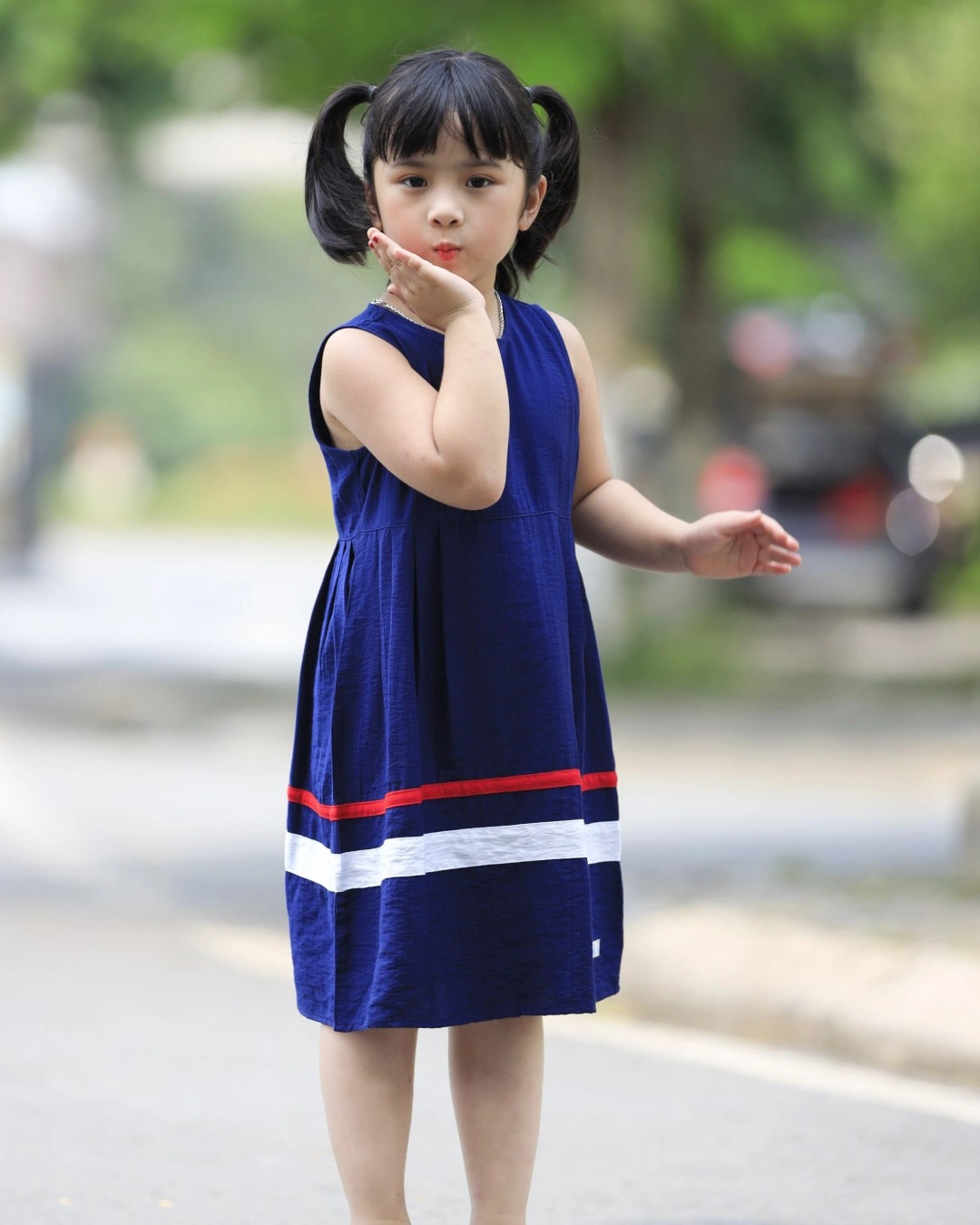 Đầm bé gái Haki màu trắng phối đáp 3 màu 4