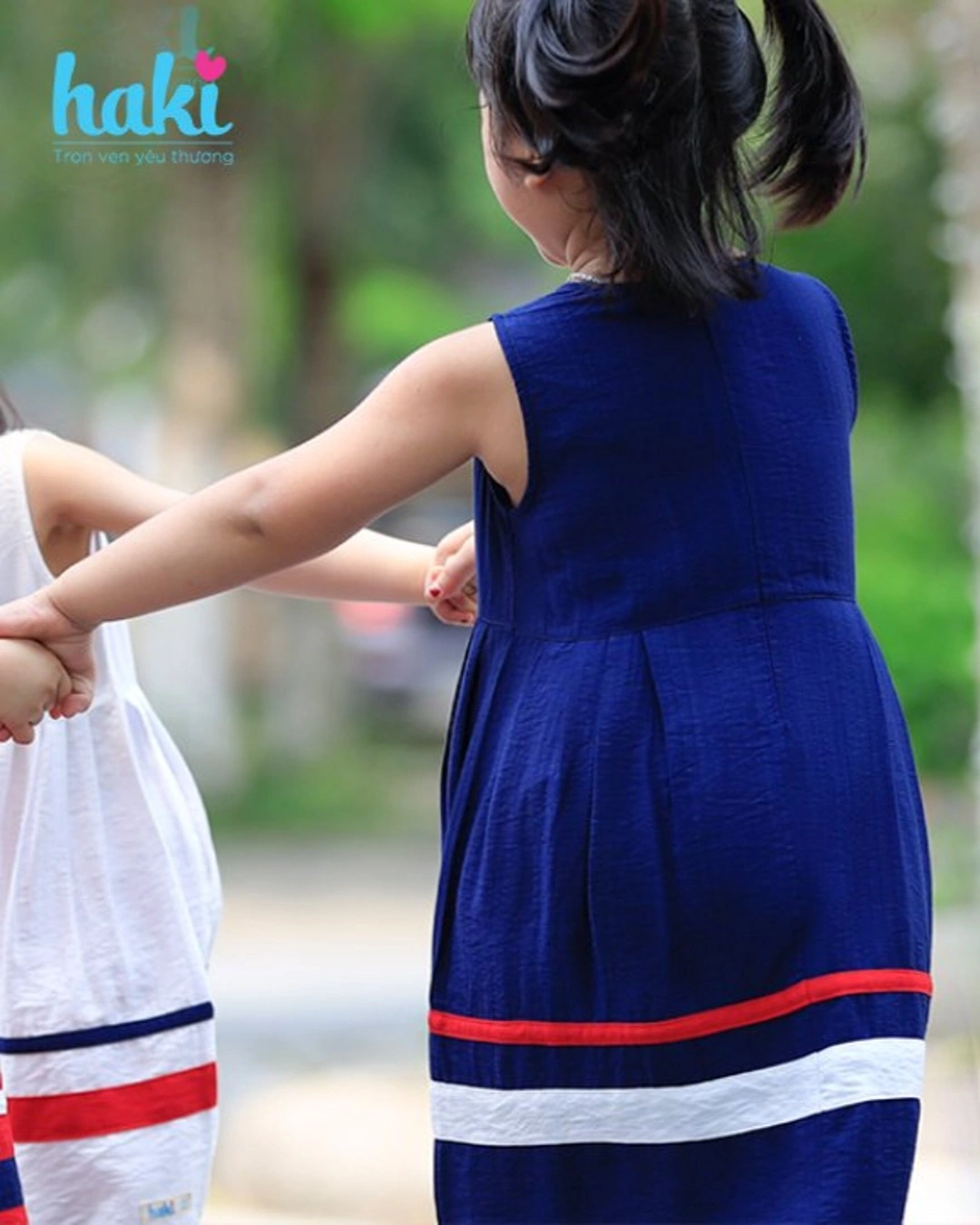 Đầm bé gái Haki màu trắng phối đáp 3 màu 7