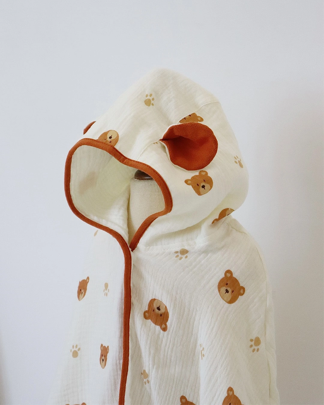 Áo choàng Bessla 0 - 12 tháng in hình trái tim màu trắng 12