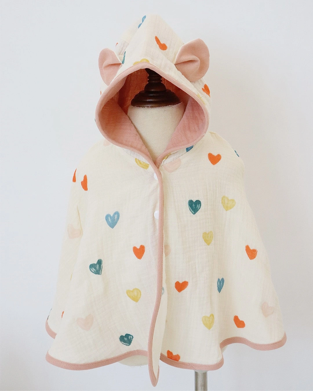 Áo choàng Bessla 0 - 12 tháng in hình trái tim màu trắng 2