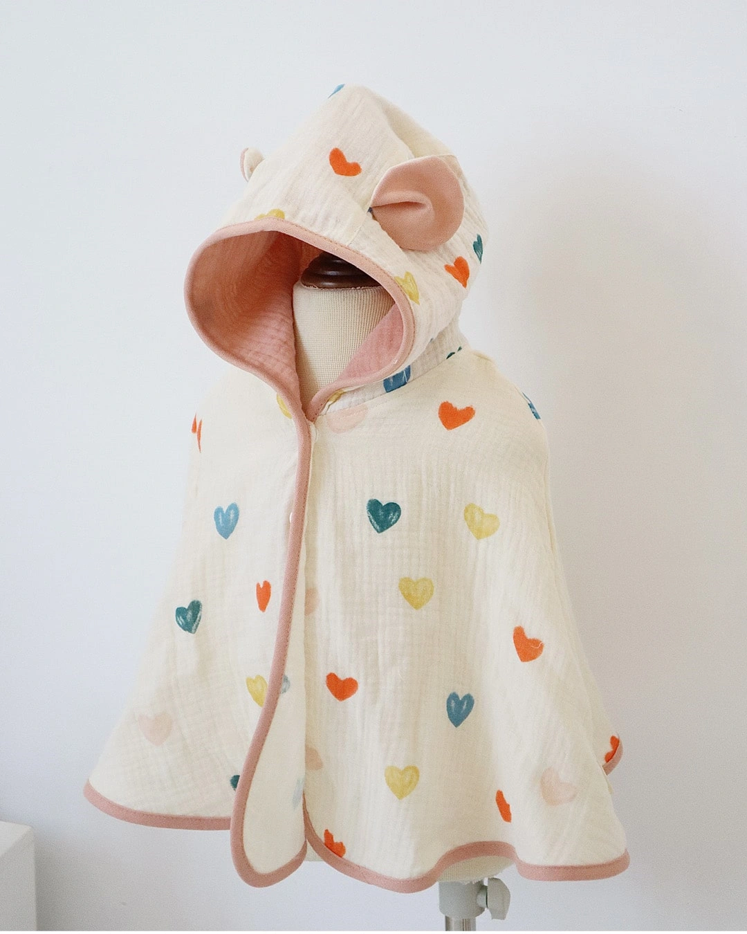 Áo choàng Bessla 0 - 12 tháng in hình trái tim màu trắng 3