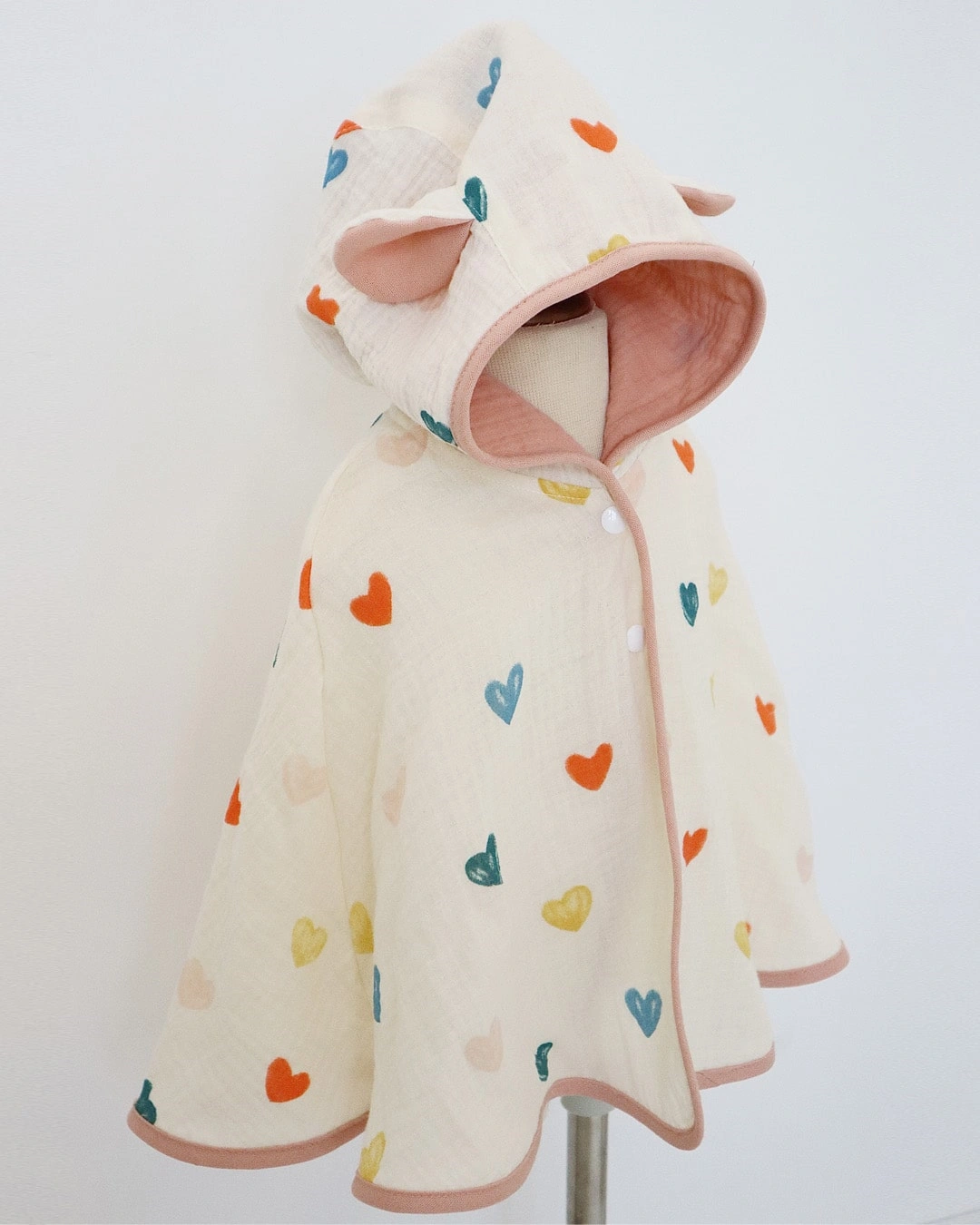 Áo choàng Bessla 0 - 12 tháng in hình trái tim màu trắng 4