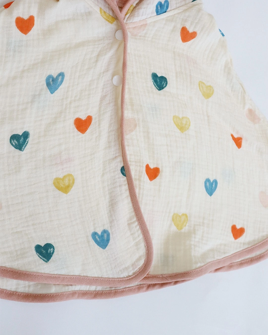 Áo choàng Bessla 0 - 12 tháng in hình trái tim màu trắng 7