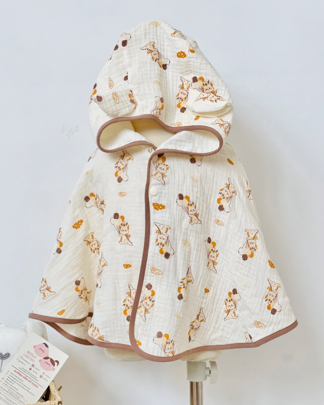 Áo choàng Bessla 6 - 24 tháng in hình thỏ hồng màu trắng 10