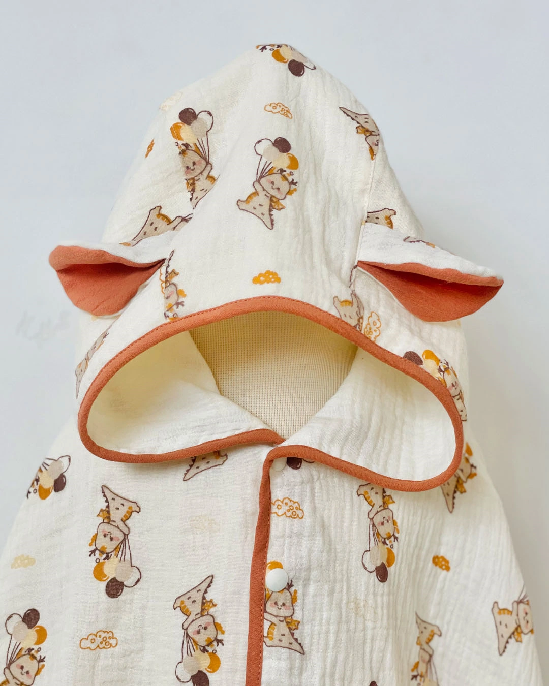 Áo choàng Bessla 6 - 24 tháng in hình thỏ hồng màu trắng 13