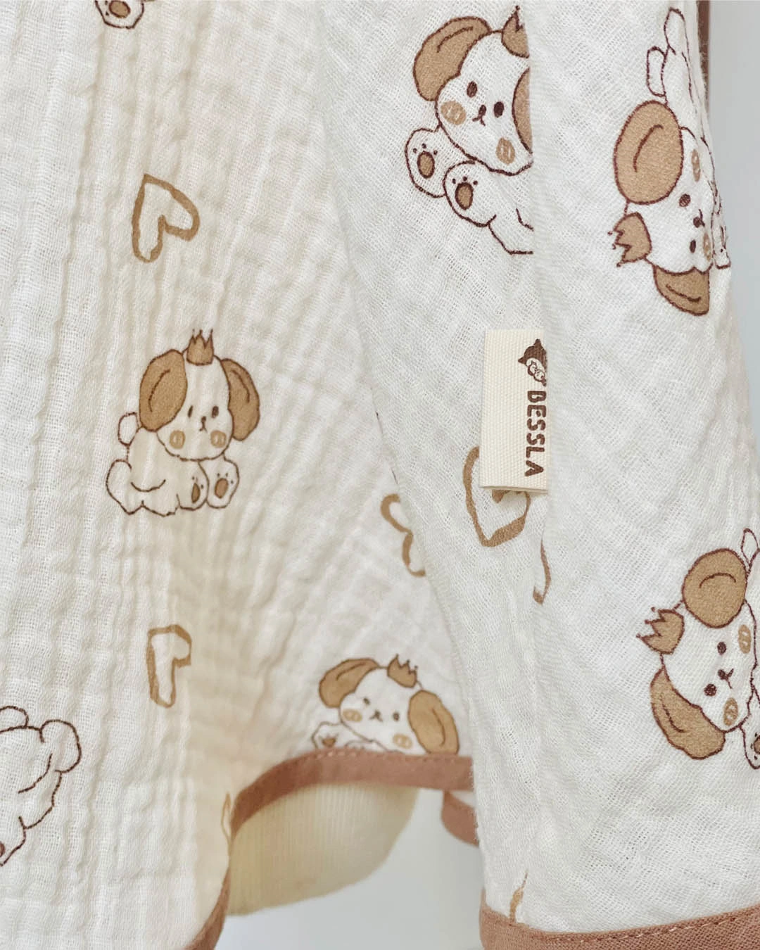 Áo choàng Bessla 6 - 24 tháng in hình thỏ hồng màu trắng 8