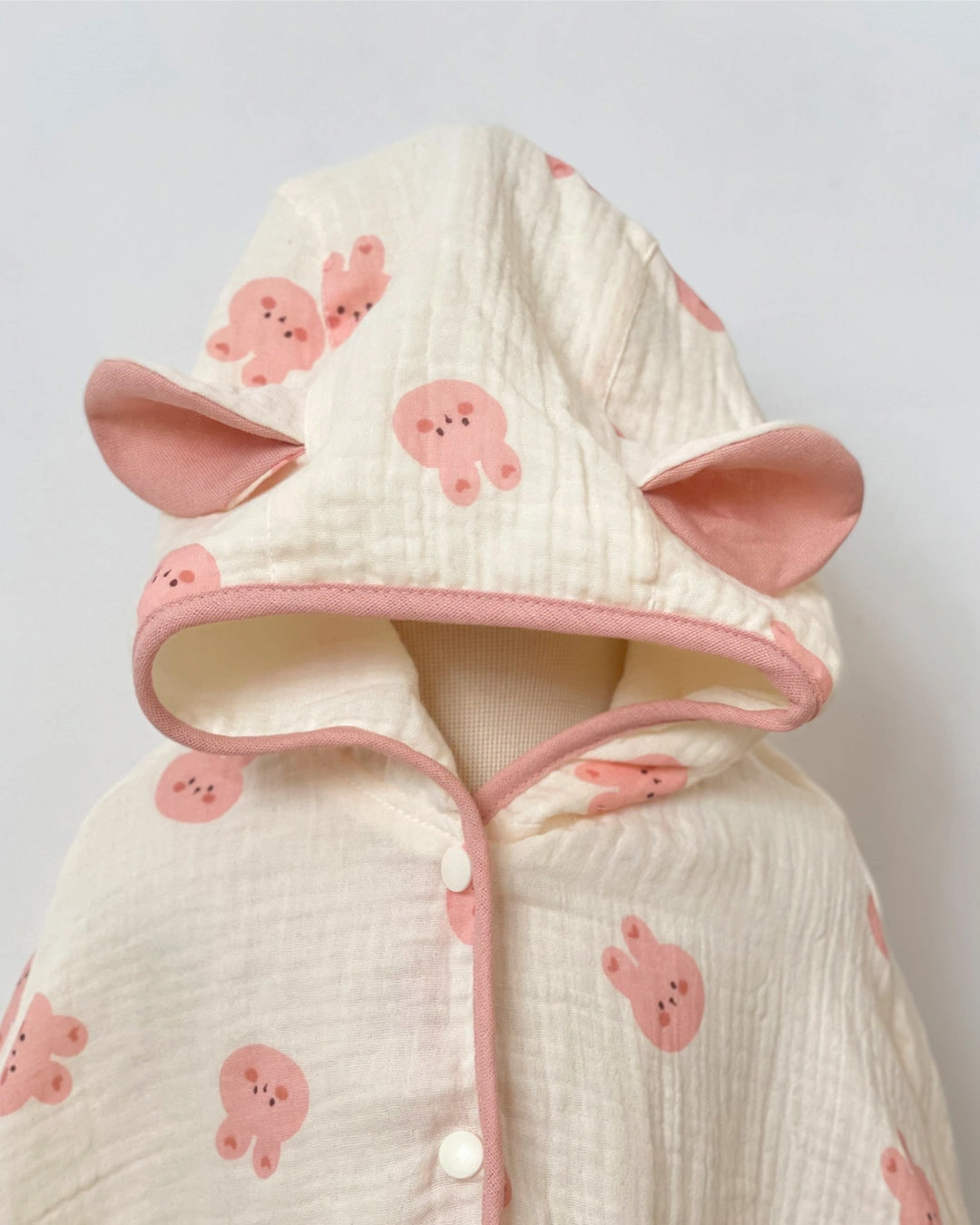 Áo choàng Bessla 6 - 24 tháng in hình thỏ hồng màu trắng 3