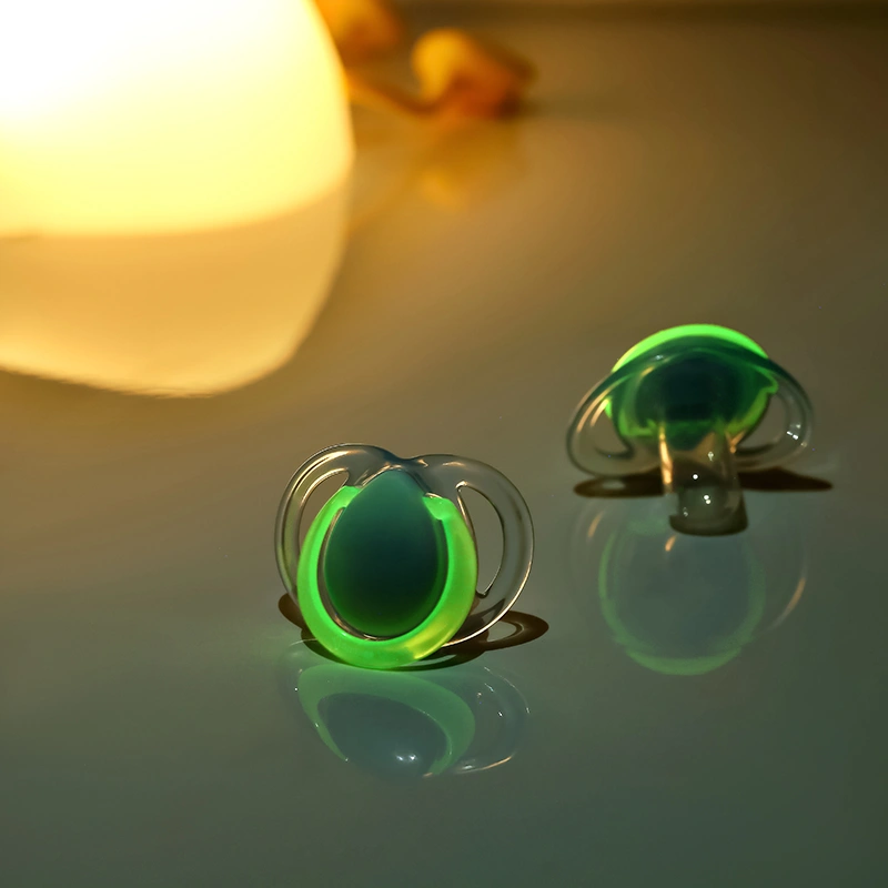 Bộ 2 ti ngậm Tommee Tippee dạ quang Night Time (0 - 6 tháng) - Màu ngẫu nhiên 12