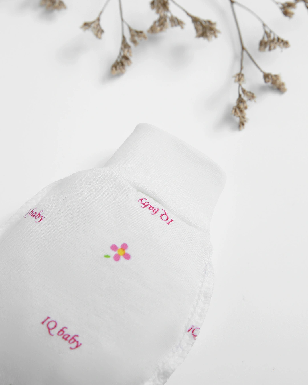 Set nón, bao tay bao chân in hoa hồng IQ Baby màu trắng (0 - 3 tháng) 4