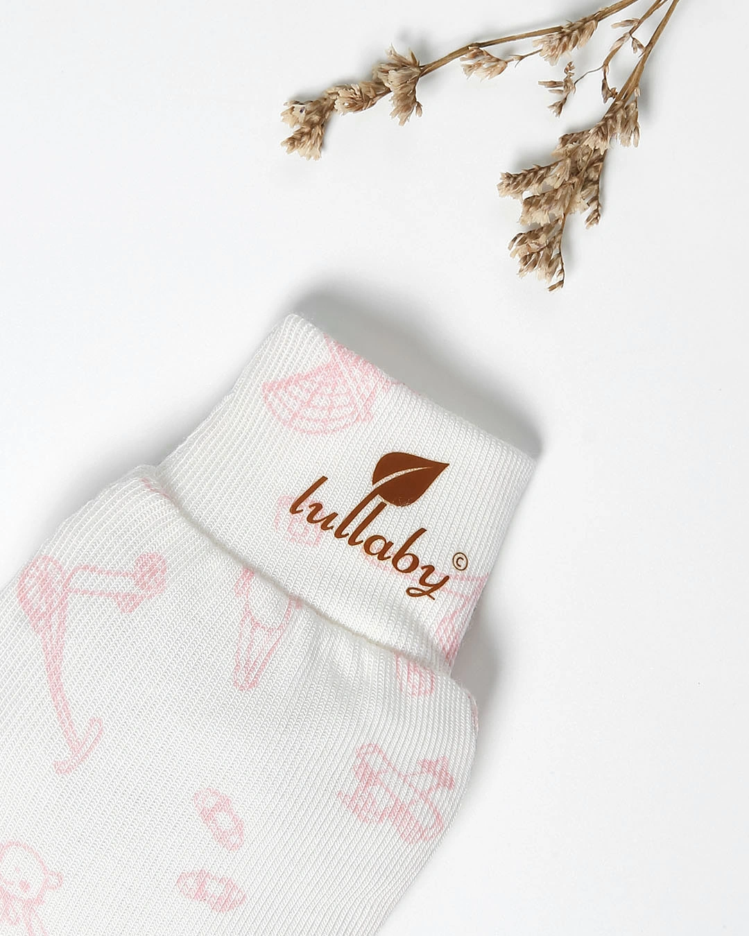 Set nón, bao tay bao chân in hình hồng Lullaby NH847R màu trắng (0 - 1 tháng) 4