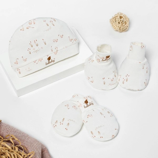 Set nón, bao tay bao chân in ngỗng Lullaby NH847R màu trắng (0 - 1 tháng) 1