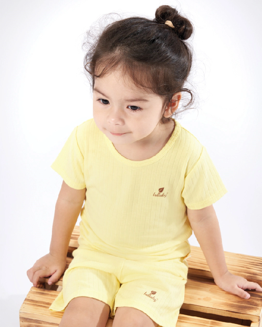 Bộ tay ngắn bé gái Lullaby NH412M màu vàng 3