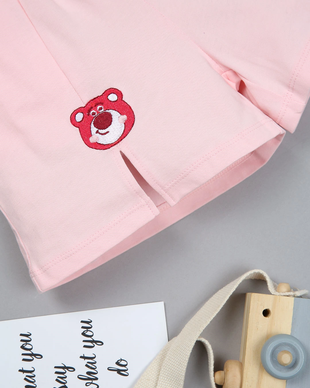 Bộ tay ngắn bé gái Pony Kids thêu gấu Lotso màu trắng - hồng nhạt 11