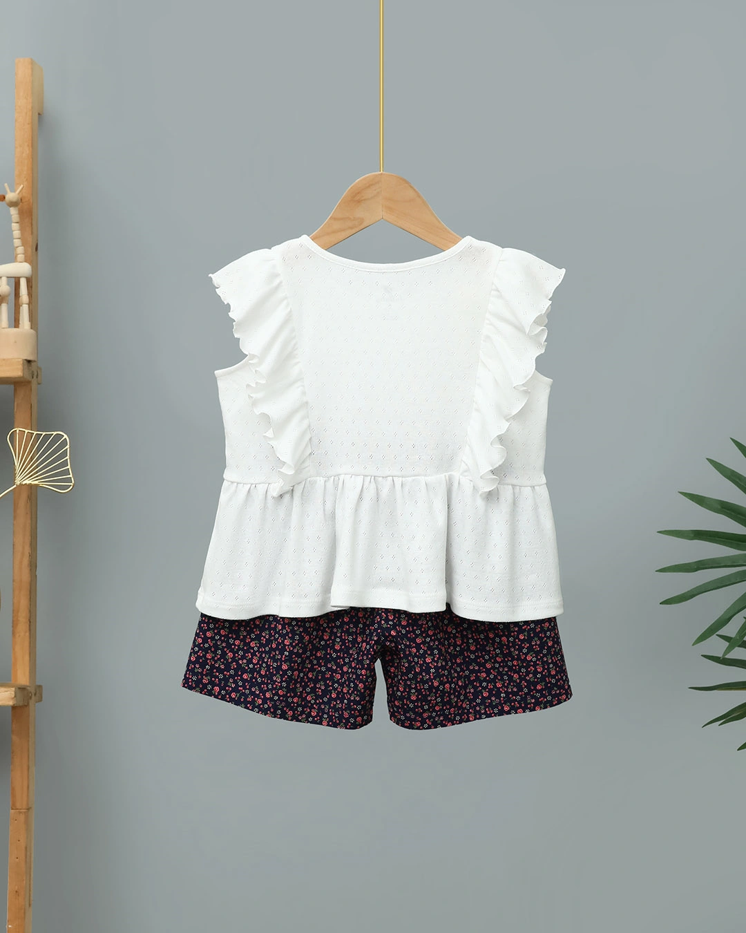Bộ tay ngắn bé gái Lullaby NH288V màu trắng - xanh navy 2