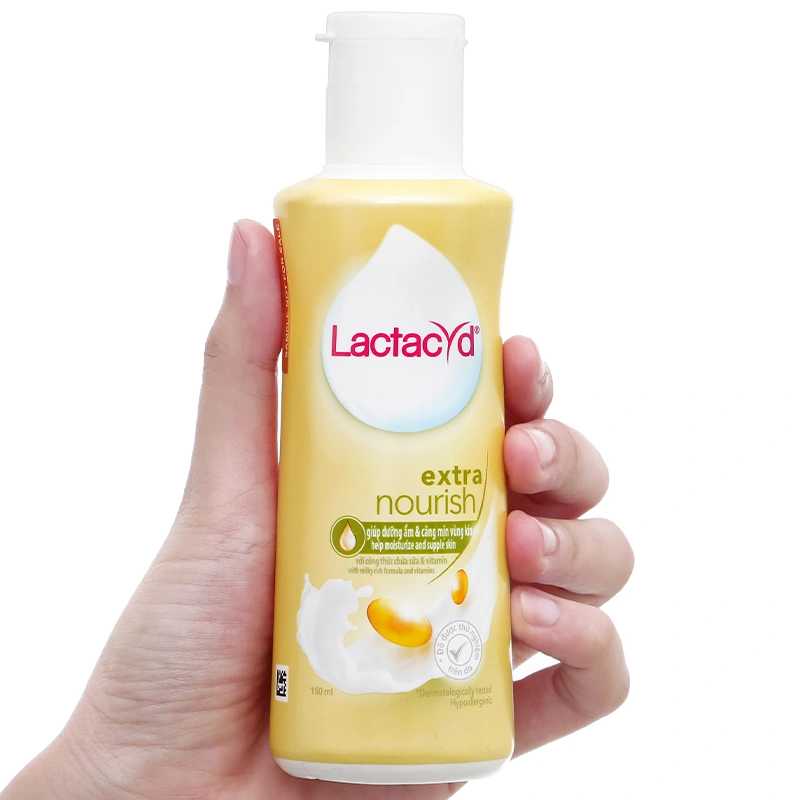 Dung dịch vệ sinh phụ nữ Lactacyd Extra Nourish hương dịu nhẹ 150 ml 3