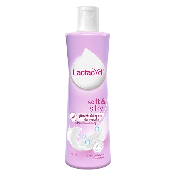 Dung dịch vệ sinh phụ nữ Lactacyd Soft & Silky