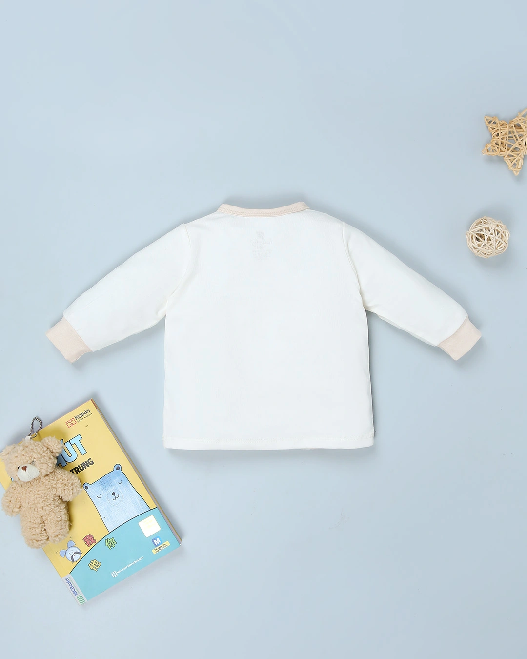 Bộ tay dài cài lệch Lullaby NH973R màu trắng - be 3