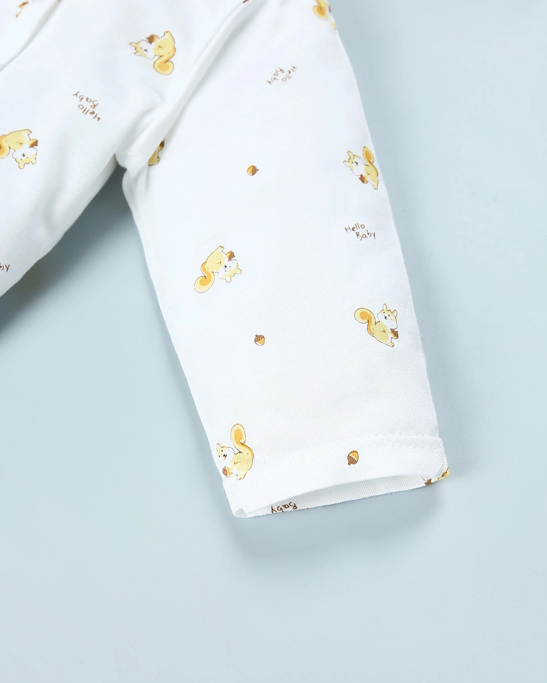 Bộ tay dài in hình sóc IQ Baby màu trắng 5