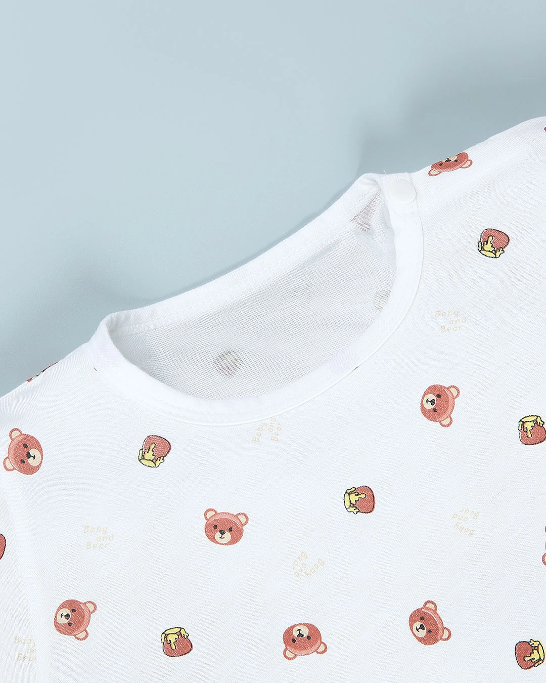 Bộ tay ngắn in hình gấu IQ Baby màu trắng 4