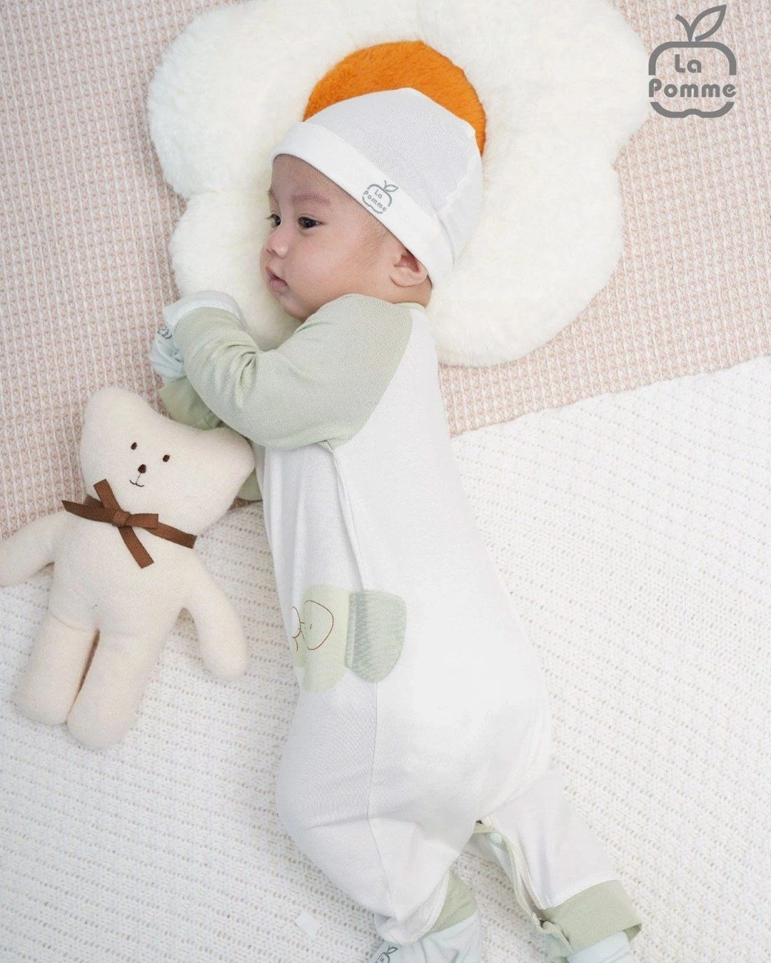 Bodysuit cài chéo La Pomme màu trắng - xanh lá 2