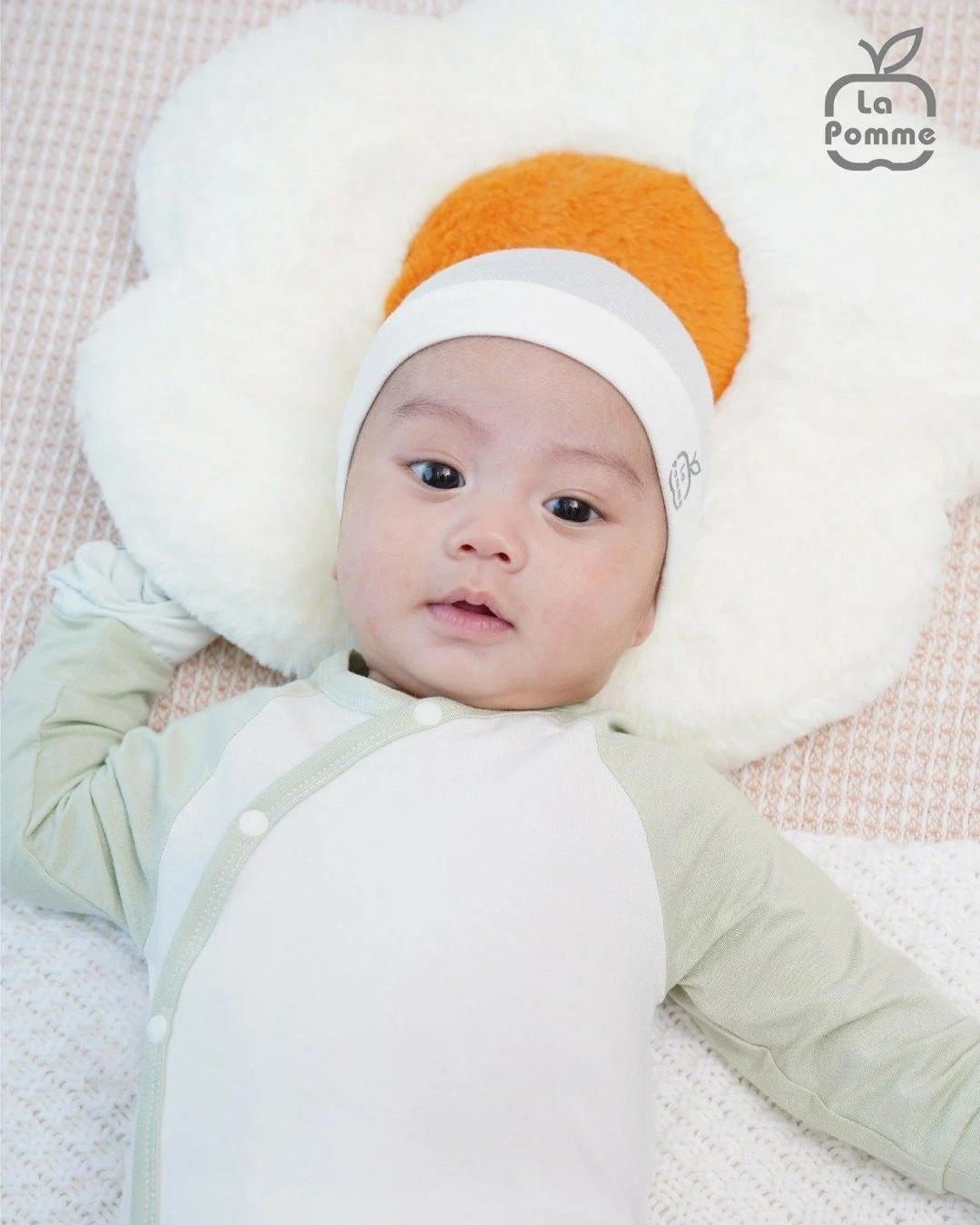 Bodysuit cài chéo La Pomme màu trắng - xanh lá 3