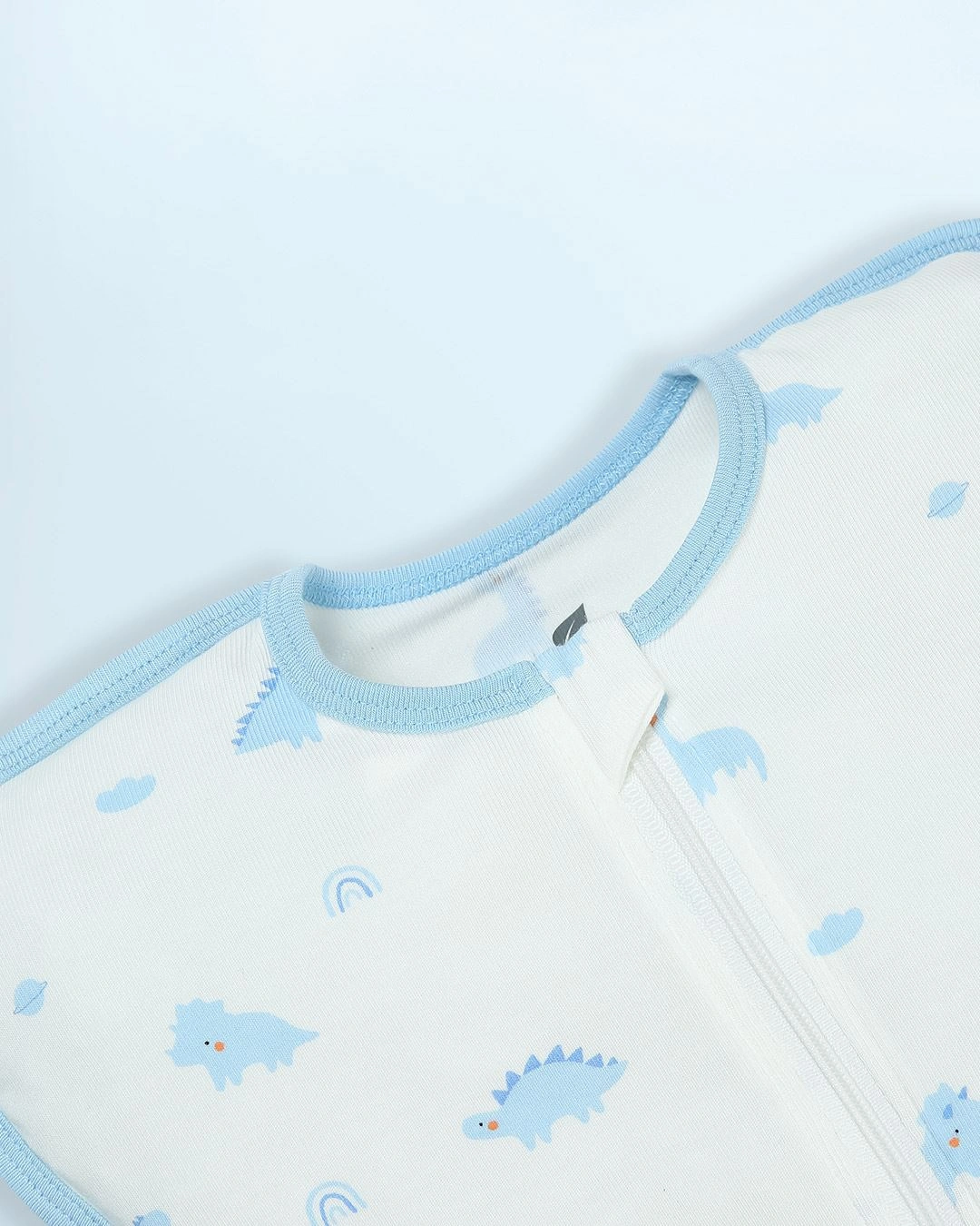 Nhộng chũn có khóa Lullaby NH756R 1 - 3 tháng màu trắng - hồng 9