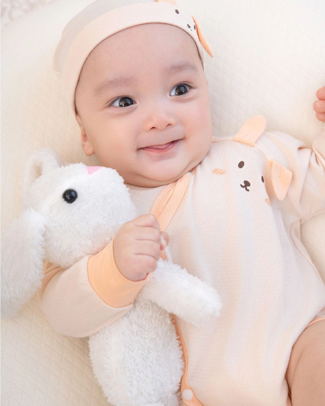 Bodysuit cài chéo tai thỏ xinh xắn La Pomme màu be 2