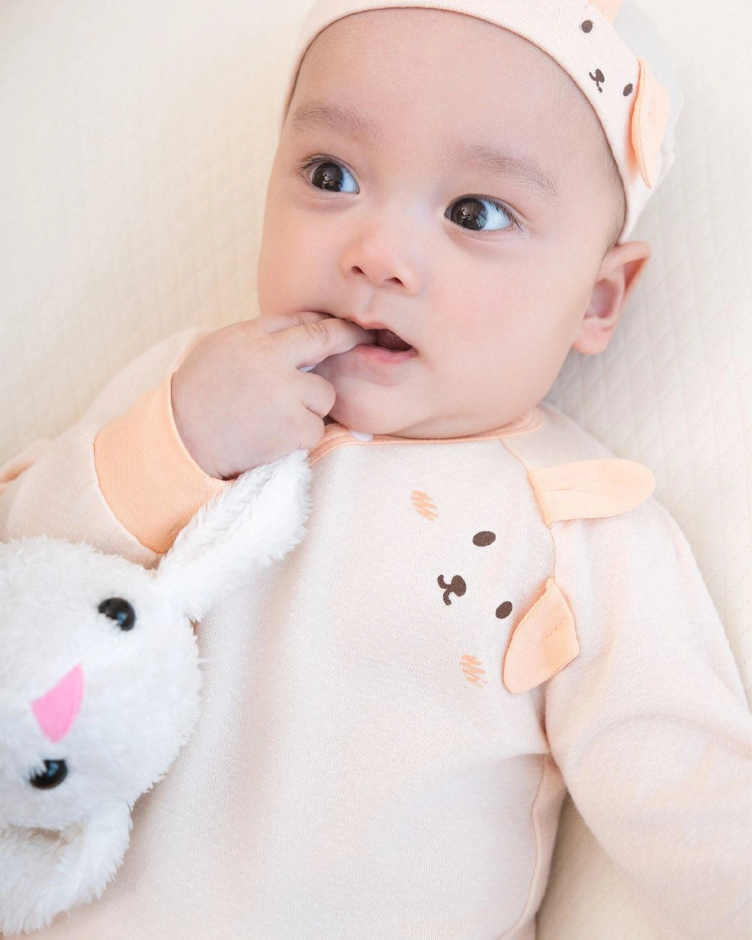 Bodysuit cài chéo tai thỏ xinh xắn La Pomme màu be 3