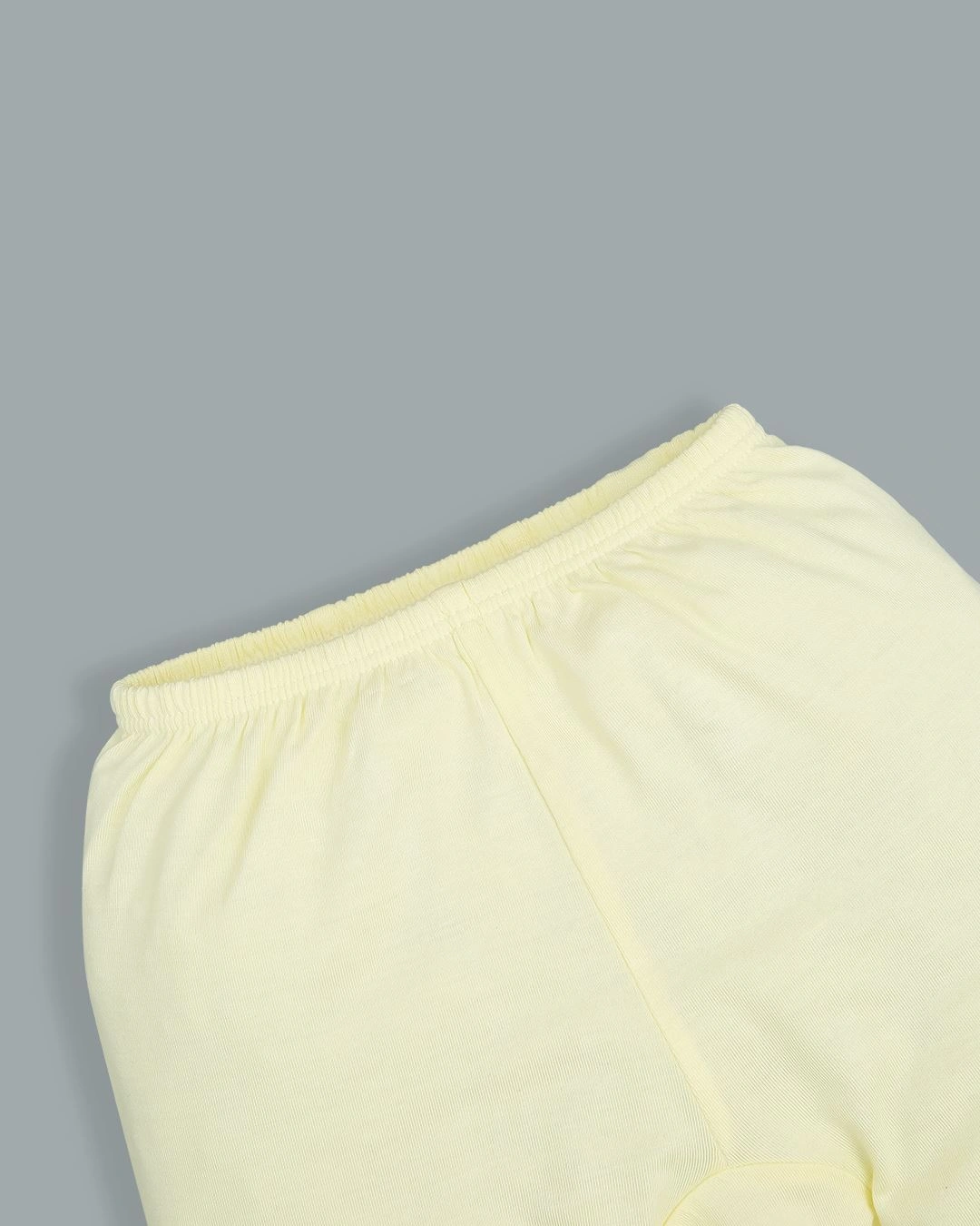 Bộ tay dài in hình em bé ngủ trên mặt trăng IQ Baby màu vàng 9