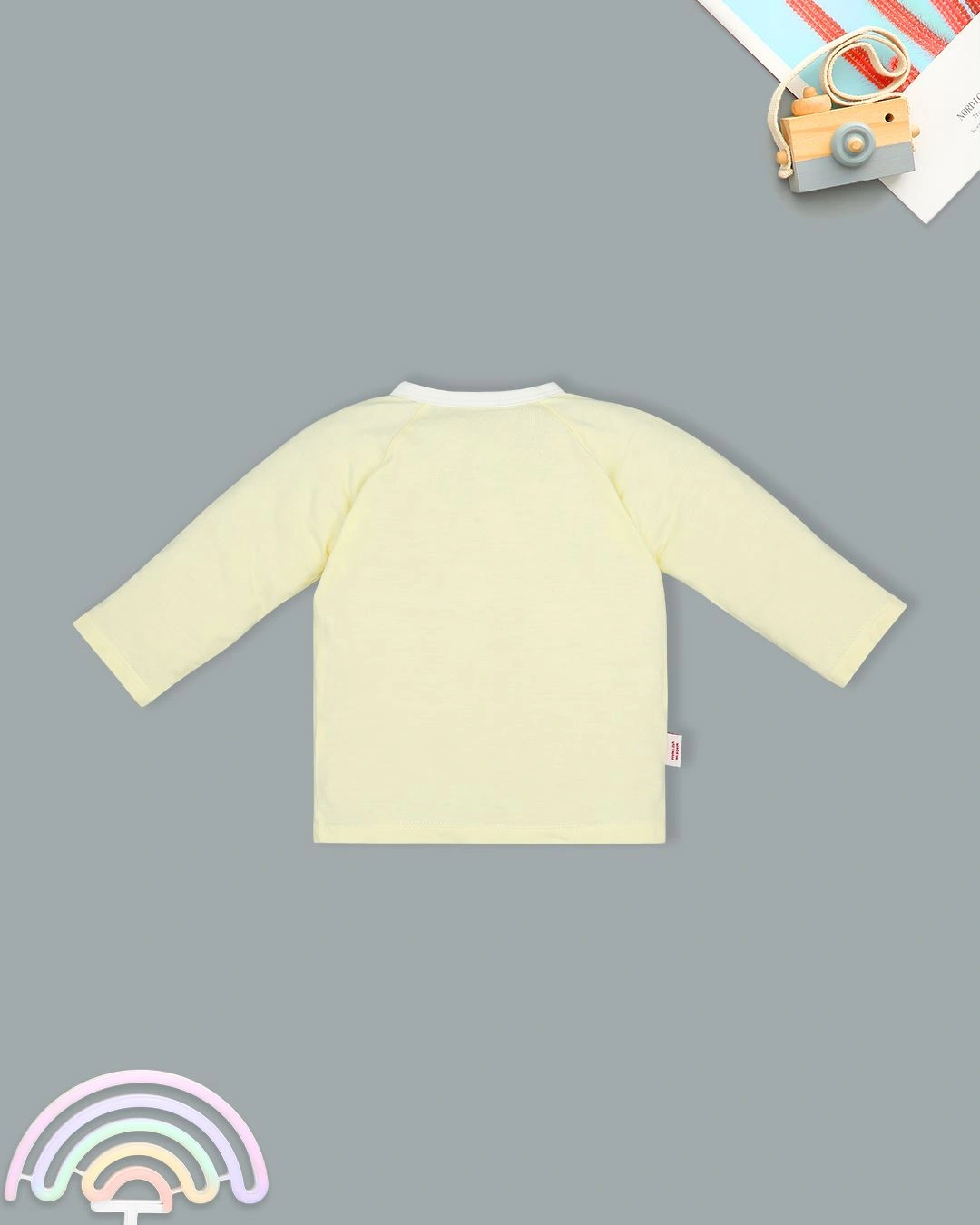 Bộ tay dài in hình em bé ngủ trên mặt trăng IQ Baby màu vàng 3