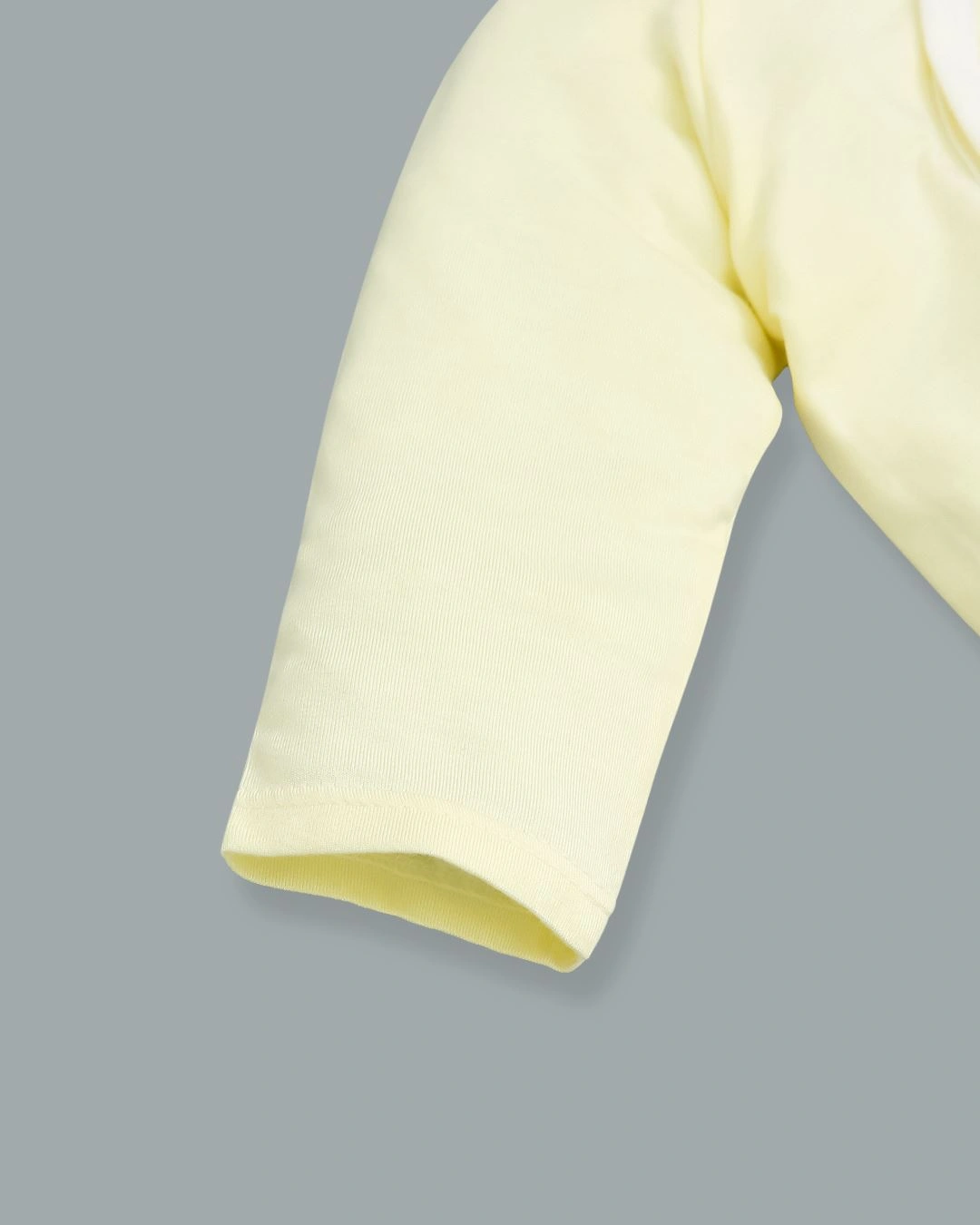 Bộ tay dài in hình em bé ngủ trên mặt trăng IQ Baby màu vàng 5