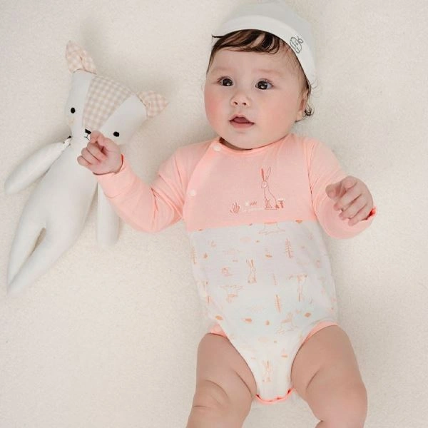 Bodysuit cài chéo thỏ con La Pomme màu hồng - trắng 1