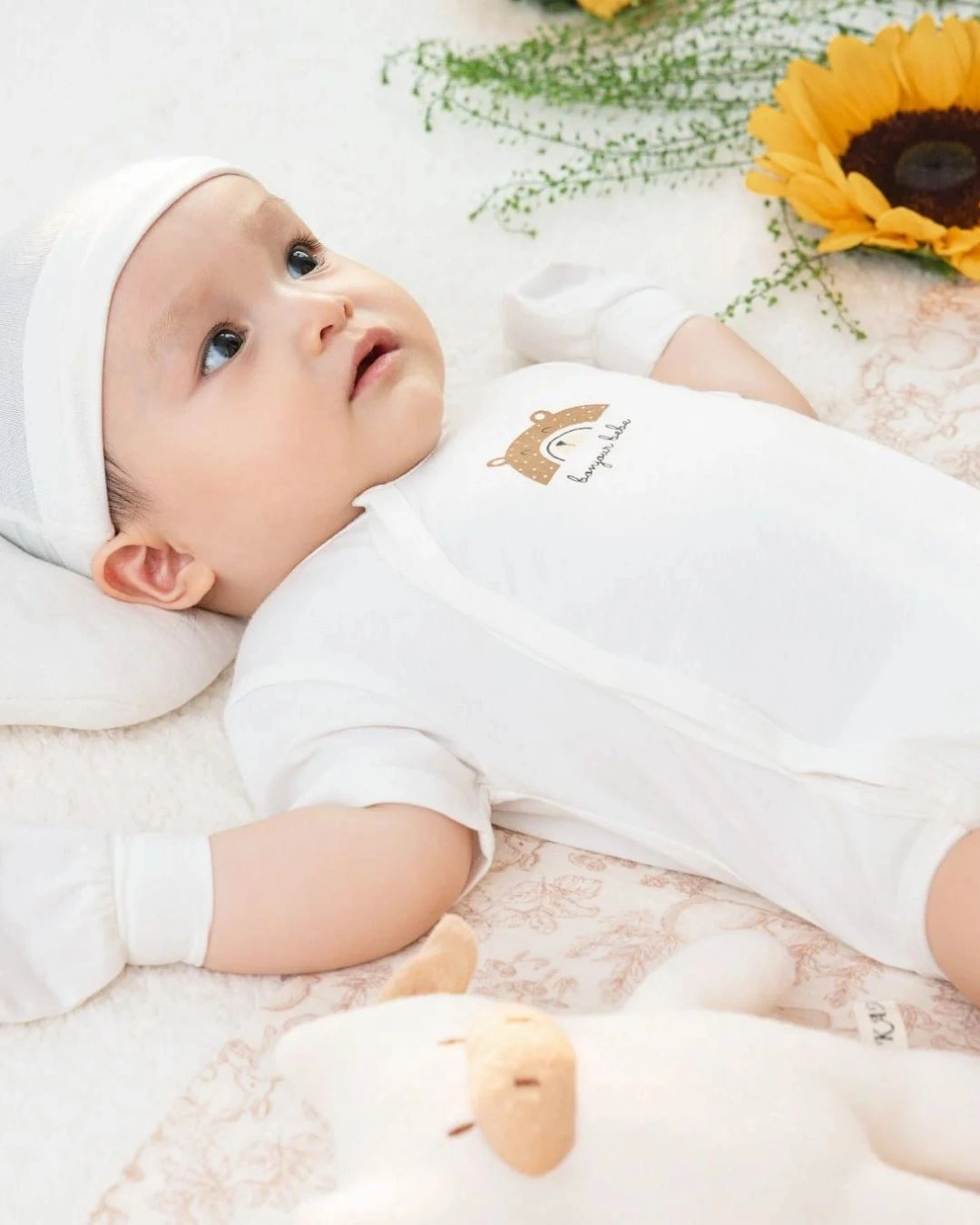 Bodysuit cài chéo gấu con La Pomme màu trắng 2