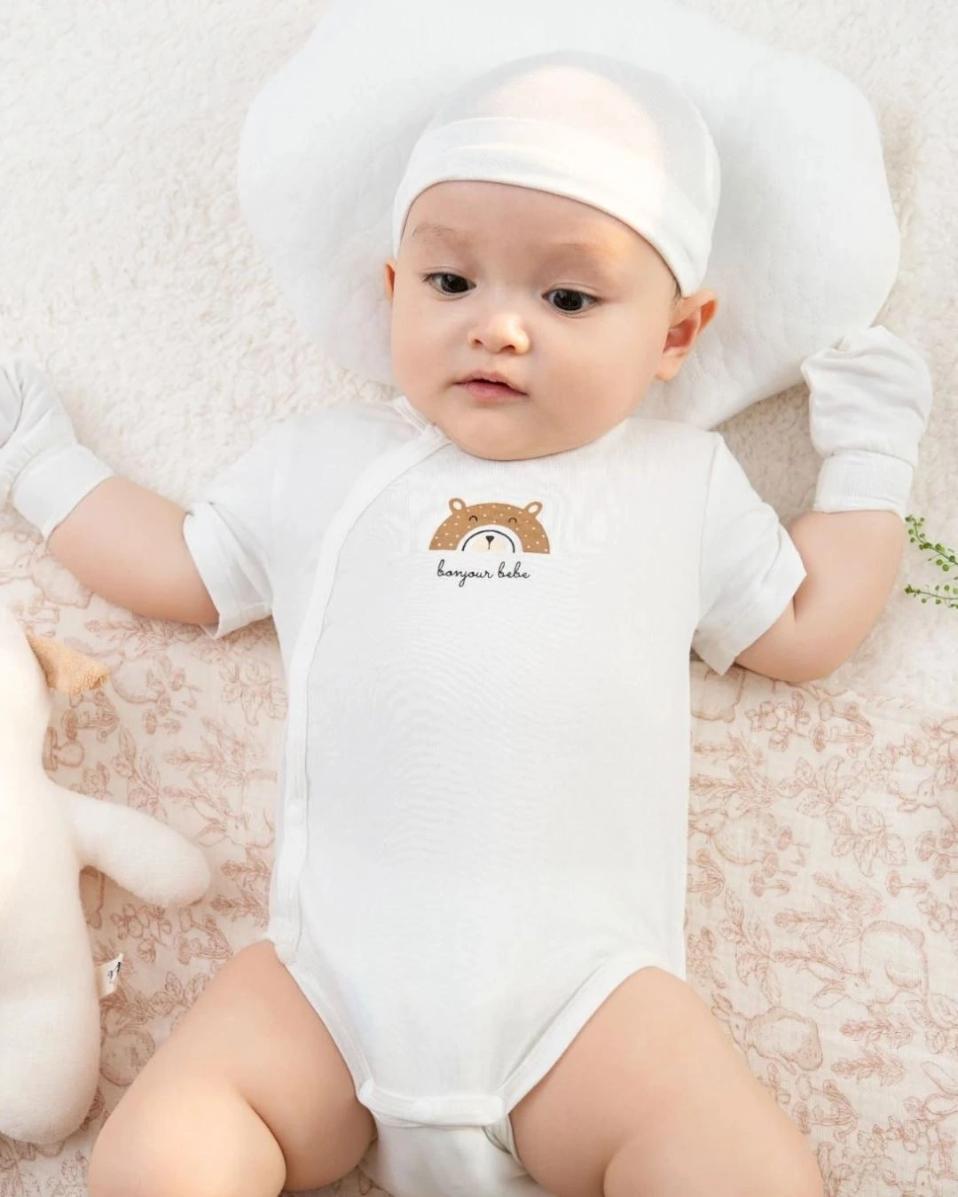 Bodysuit cài chéo gấu con La Pomme màu trắng 3