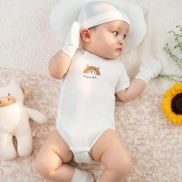 Bodysuit cài chéo gấu con La Pomme màu trắng 1